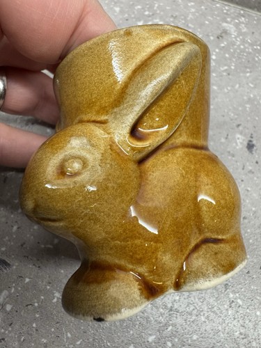 Gladstone pottery rabbit - rabbit, egg
