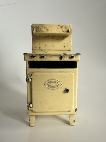 Vintage dolls house - metal, gas