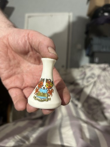 Goss crested china vase - wh,