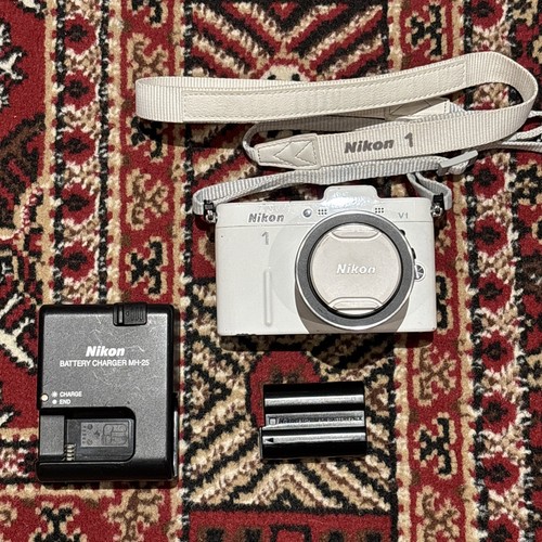 Nikon white mirrorless - 1,