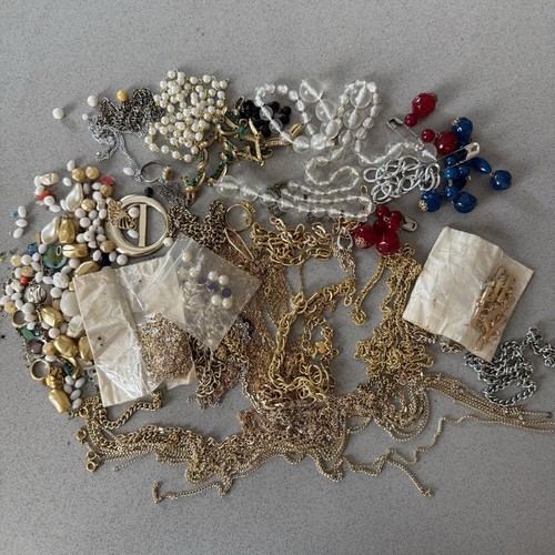 Vntg broken jewellery gold - vntg,