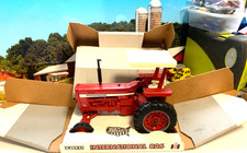 ERTL.1:16. McCORMIC INTERNATIONAL FARMALL 826 CLASSIC TRACTOR. STEERING.MINT.