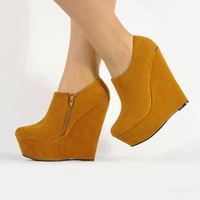 HIGH FASHION PLATFORM WEDGE