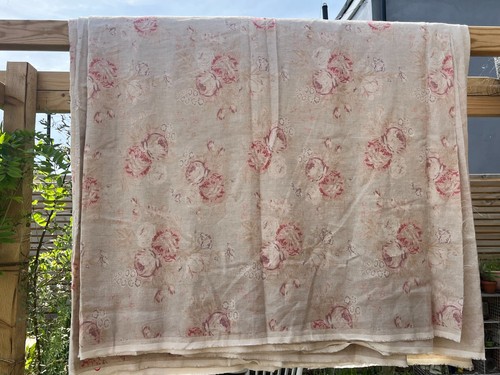 Cabbages and roses fabric - roses,