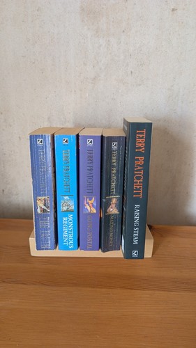 Terry pratchett discworld - pratchett,