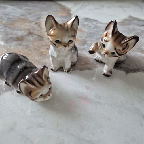 Vintage ceramic tabby cat