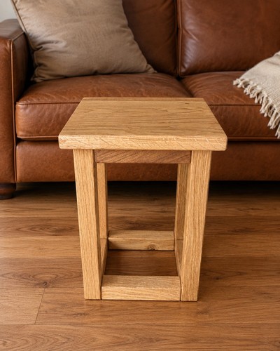 Small oak side table - side, |