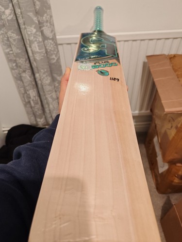 Plus 8000 cricket bat - 8000,