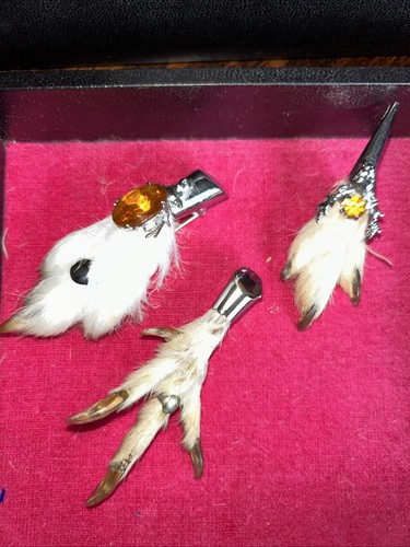 Grouse claw brooches with - 3,