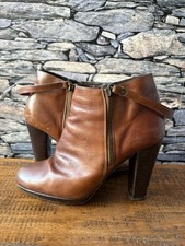 Stuart Weitzman X Russell &