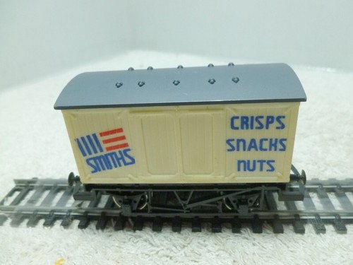 Hornby 135 smiths crisps - hornby, r.135