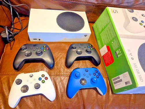 Xbox series with 4 - xbox, s