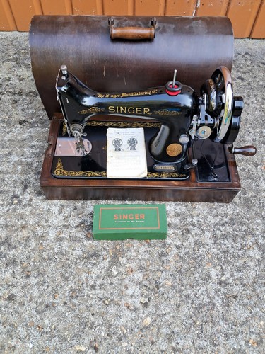 Stunning 1937 singer - stunning,