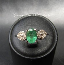 9k 9ct White Gold Ring Emerald