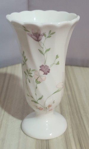 Wedgwood bone china rosehip - china, "rosehip"