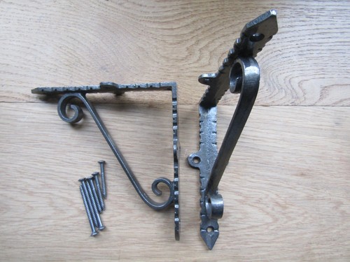 Pair jagged scroll - pair, iron