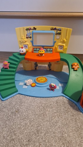 Moshi monsters pizza place - monsters,