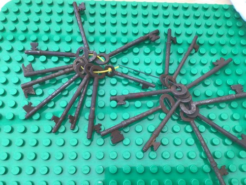 Vintage keys job - lot, iron/