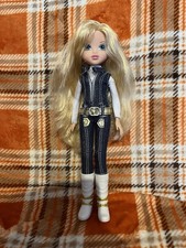 VGC Moxie Girlz Avery Blonde MGA Fashion Doll Snow Day Denim Boots Immaculate