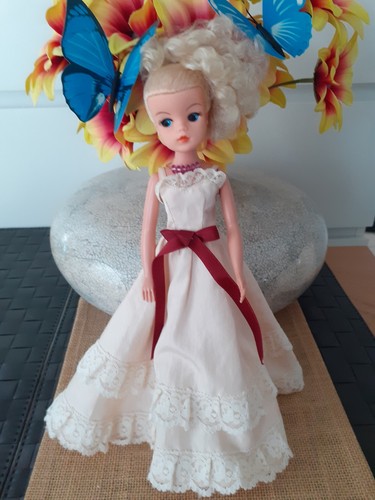 Sindy doll 1984 masquerade - ,