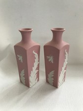 Wedgwood pink jasperware - , bee