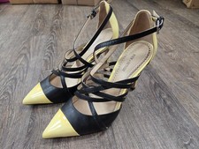 Pour La Victoire Pale Yellow