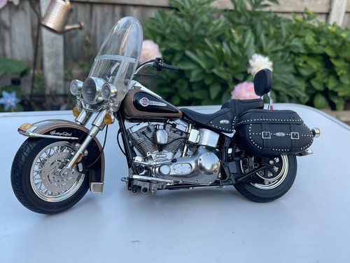 Ertl 2004 harley davidson - 1:10,