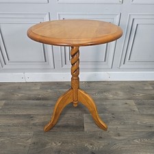 Vintage Round Wooden Side Table – Barley Twist Pedestal – Lamp / Plant Stand Oak