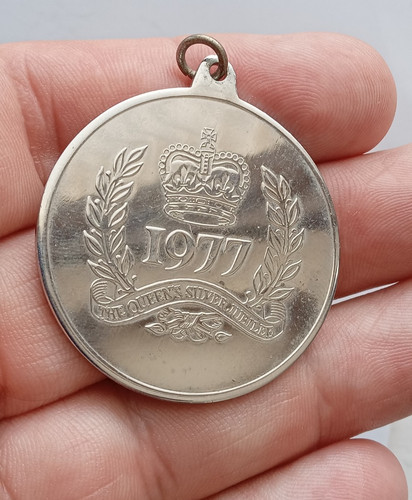 1977 the queens silver - queens,