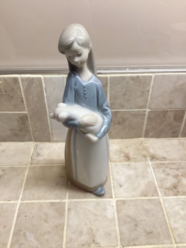 Lladro vintage figure a - of,