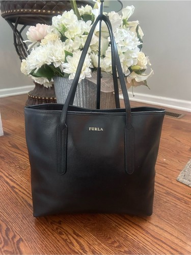 Furla black saffiano leather - black,