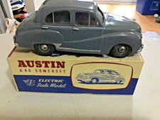Victory Industries Battery Operated Austin Somerset with Box/ Instr