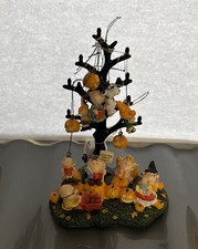 Snoopy Charlie Brown Linus Sally Pumpkins Halloween Figures With Light Up Tree