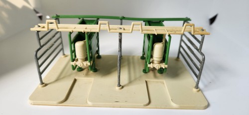 Britains farm milking - britains,