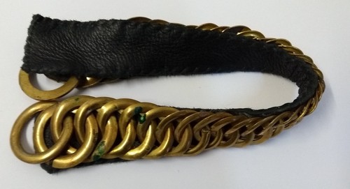 Vintage bearskin brass chin - brass,
