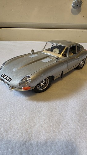 Burago scale diecast - 1/18,