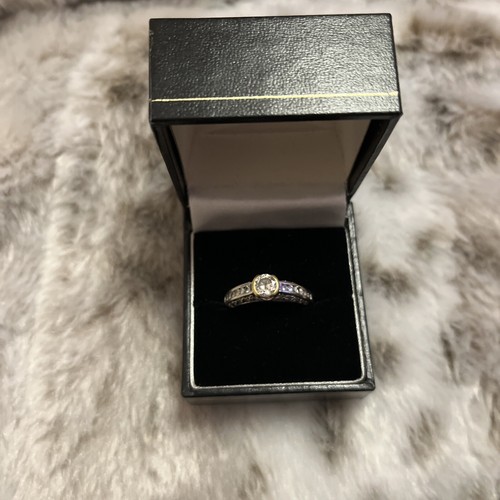 18ct gold solitaire ring with - 18ct,