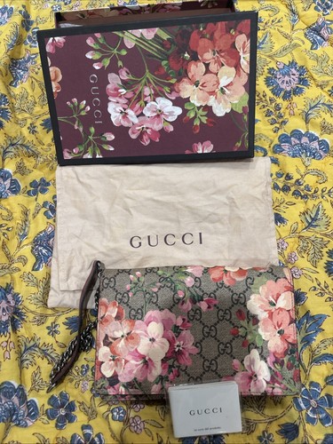 Gucci blooms clutch - gucci, bag