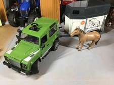 Bruder 1:16 Scale Land Rover Defender with Horse and Trailer.