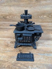 Vintage Queen Small Salesman