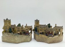 2 x Z Gauge Scale Model Railway Locomotive Train Diorama Hamlet Village Scene