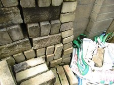 160+ UNUSED BRADSTONE BUFF PITCHED DOUBLE SIDED WALLING BLOCKS