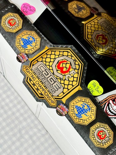 Cage warriors fighting - cage,