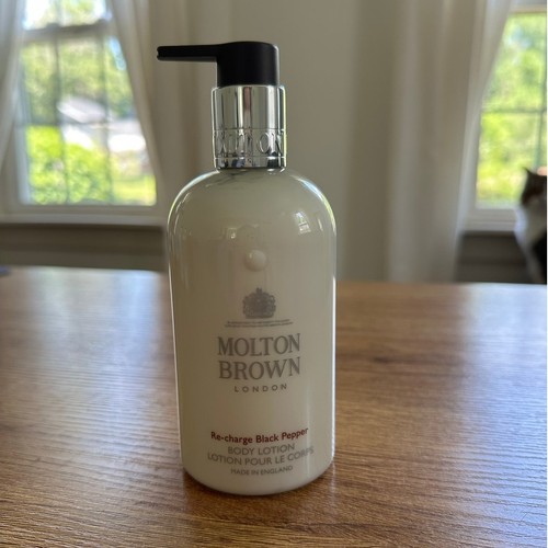 Molton brown charge black - brown, re-charge