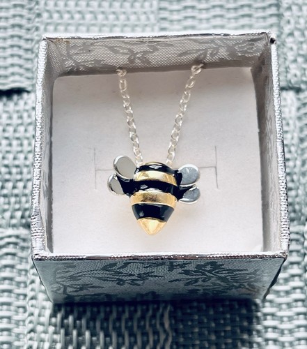 Bee necklace gift box - a,