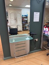 Hairdressing units light up