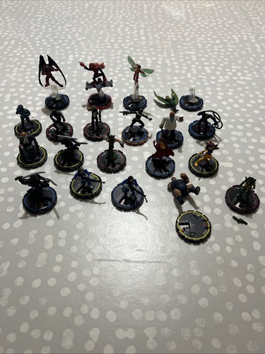 Heroclix figure bundle - 20,