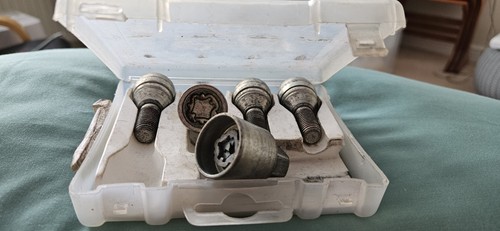 Renault wheel locks and key - renault,