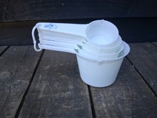 SET OF Pillsbury Doughboy MEASURING CUPS free p&p 