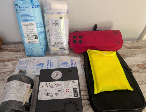 Tyre inflator kit including - tyre,